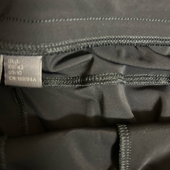 Sweatbetty women’s cropped Black Pants size 10 - Picture 4 of 5